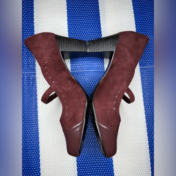 🎉✨ CLARKS WOMEN’S SAPPHIRE VASE BURGUNDY SUEDE MARY JANE PUMPS HEELS SIZE 7.5 - Picture 7 of 16